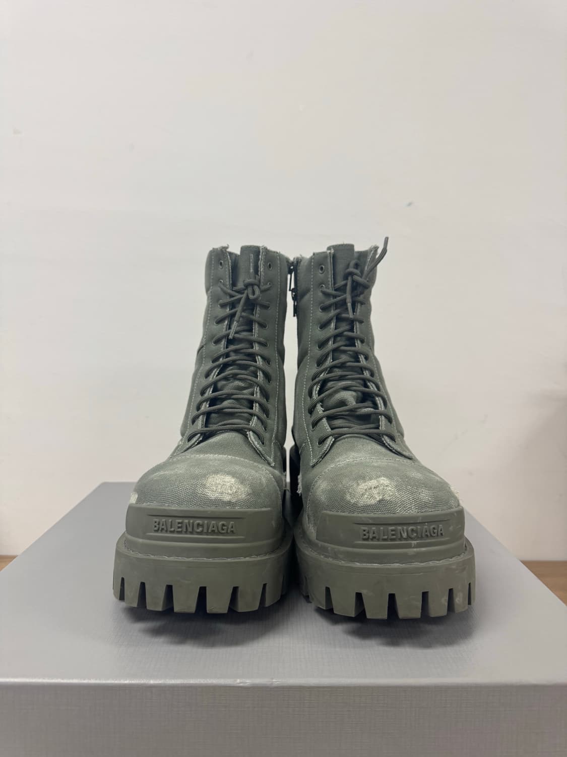 발렌시아가 컴뱃 스트라이크 카키 44 판매합니다 상품이미지2