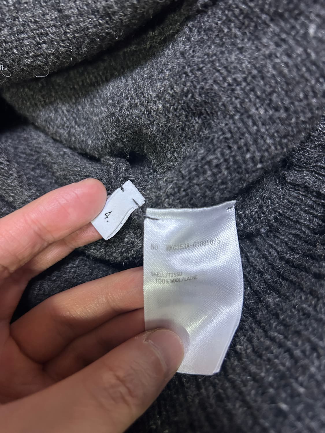 [4, 새상품급] 톰브라운 셰틀랜드 가디건 다크그레이 상품이미지5