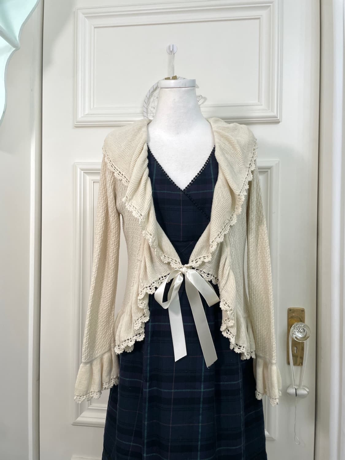 AXES FEMME ivory crochet ruffle cardigan 상품이미지5