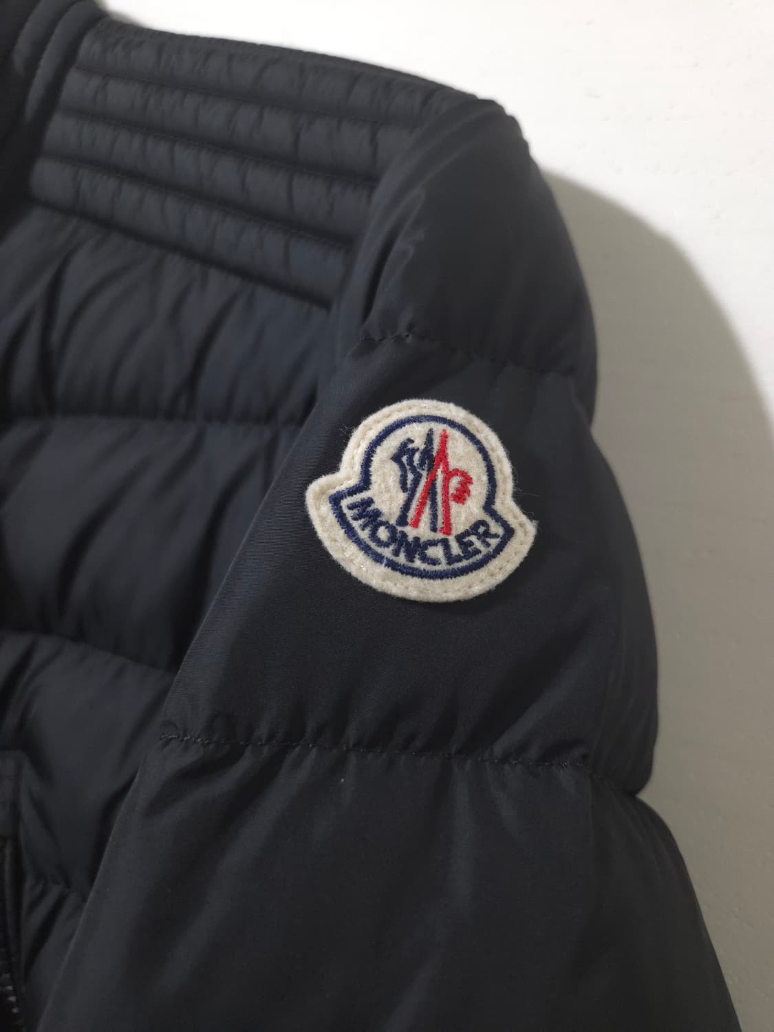 [새상품급] 몽클레어 아미오트 쇼트 다운 패딩 3Size 상품이미지3