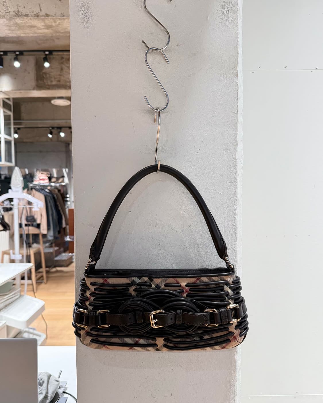 버버리 브라운 하우스 체크 숄더백  상품이미지2