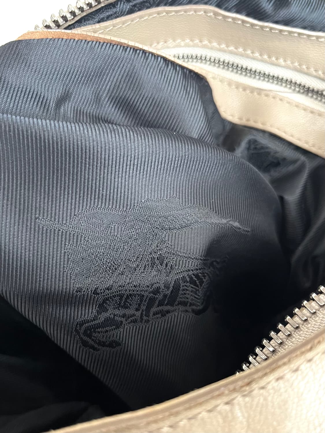 버버리 프로섬 아카이브 플라워 셔링 레더백 상품이미지9