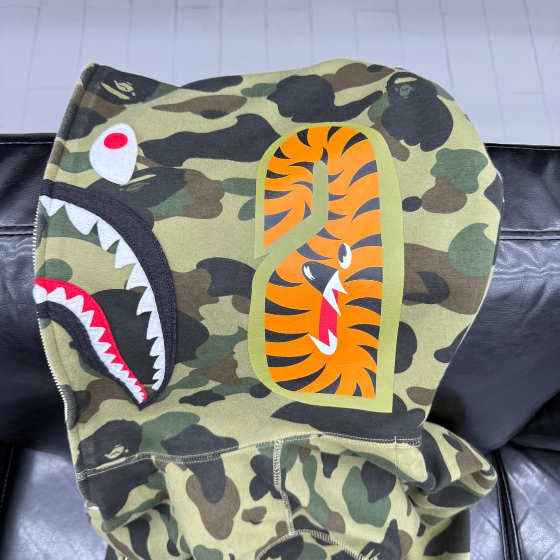 BAPE 녹계 샤크 윈드스토퍼 풀집업 후디 상품이미지5
