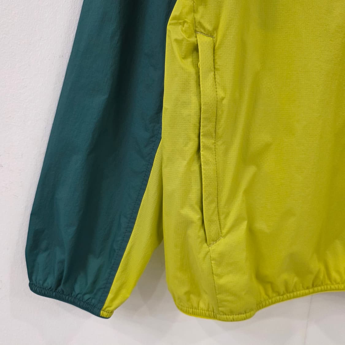 JPN 유니클로 바람막이 후드점퍼 상품이미지4