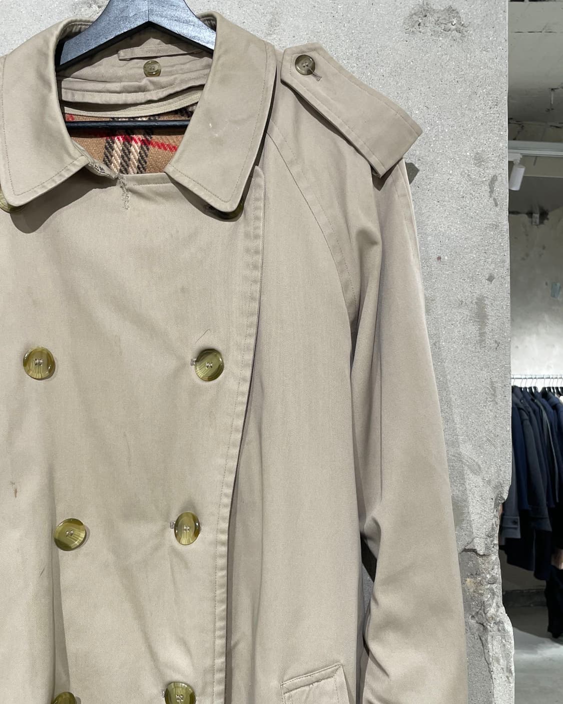 버버리 라이트 베이지 더블 브레스티드 트렌치 코트 상품이미지3