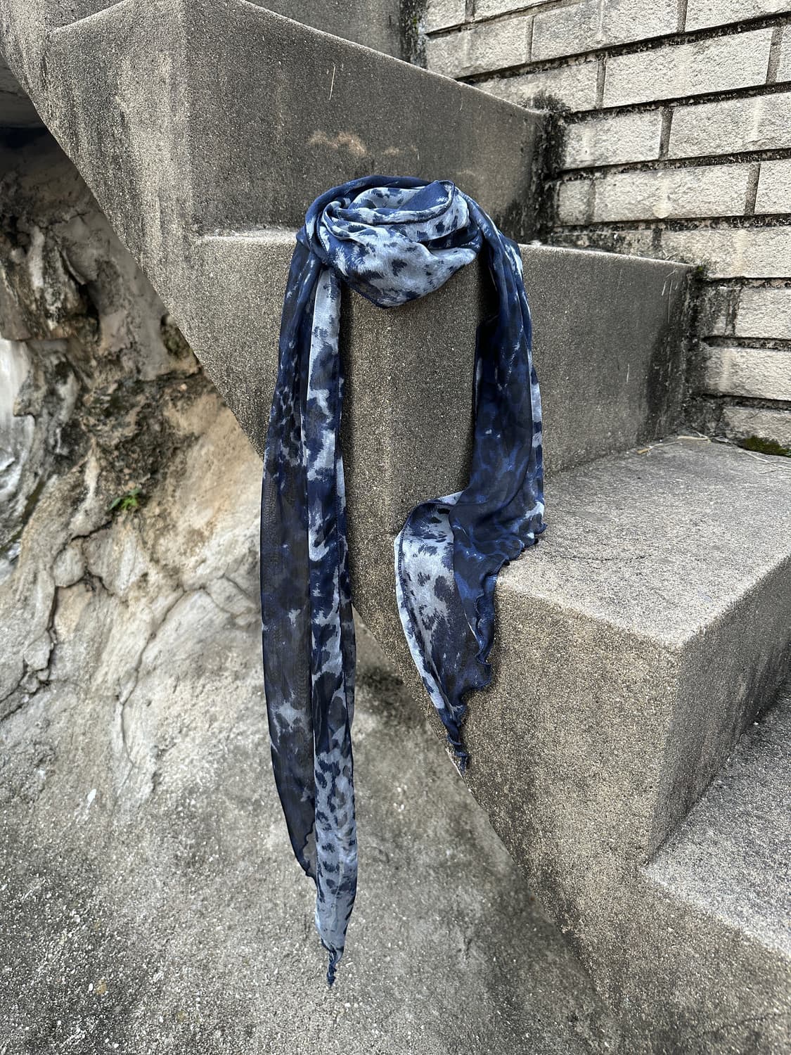 VIntage blue leopard scarf 상품이미지2