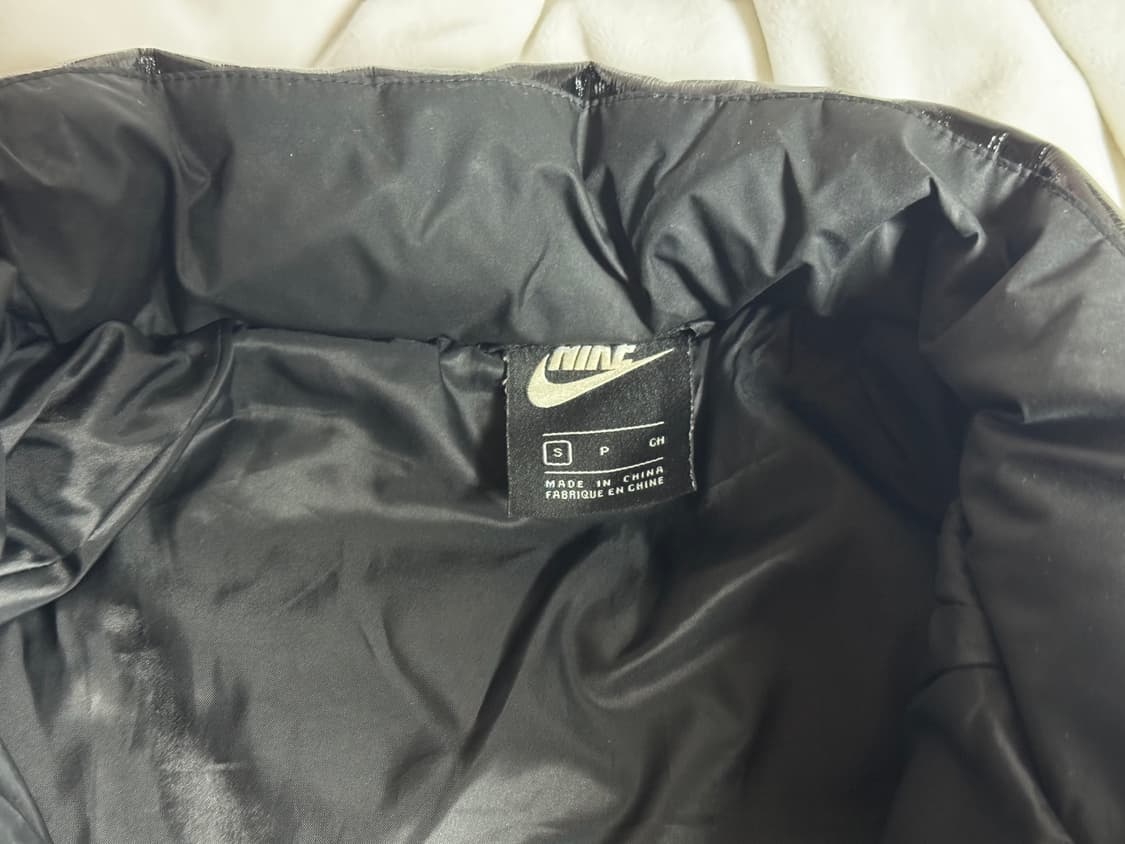 나이키 아이콘 클래쉬 유광 숏패딩 상품이미지4