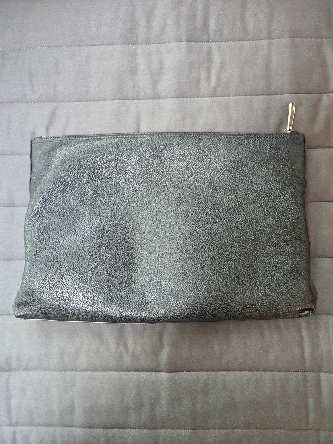 구찌 로고 프린트 레더 파우치 
포트 폴리오 클러치백 남녀공용 상품이미지2