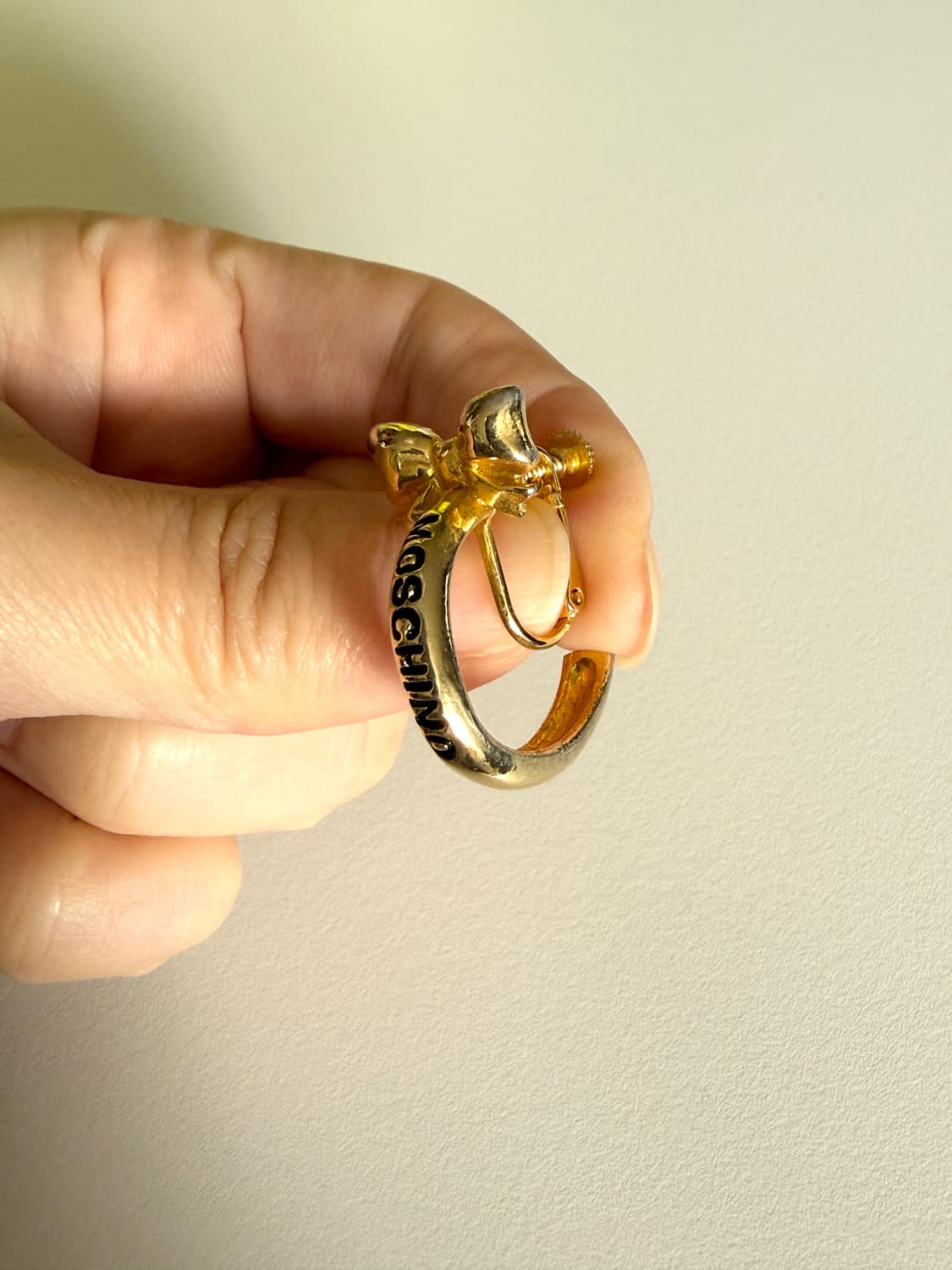 moschino 리본 로고 링 귀걸이 (스크류 귀찌) 상품이미지6