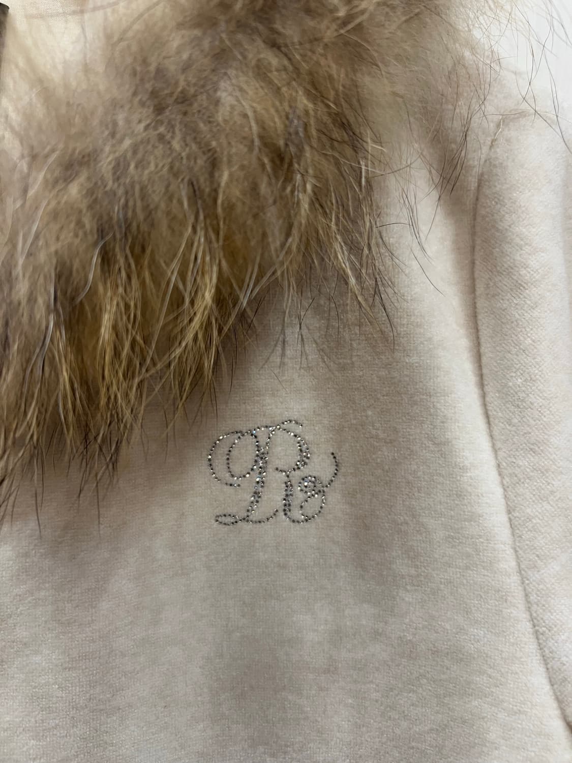 RUNAWAY TICKET 퍼 후드 집업 아이보리 상품이미지3