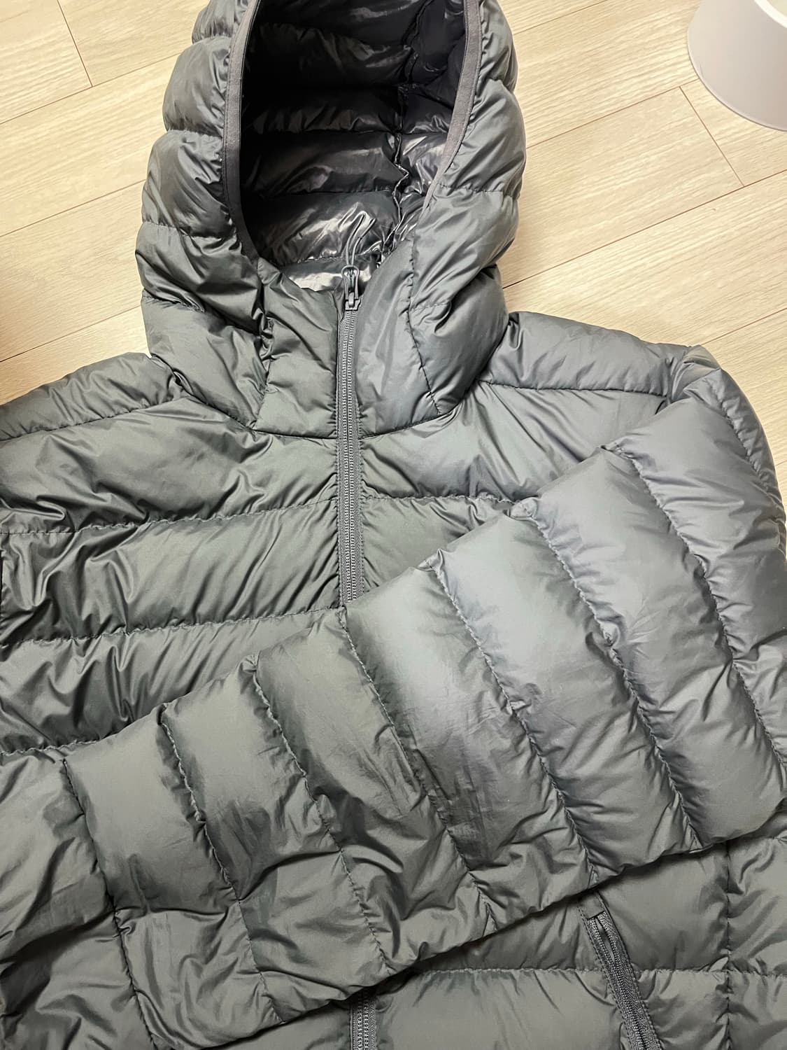 무신사 스탠다드 시티 레저 후디드 라이트 다운 재킷 그레이 상품이미지2