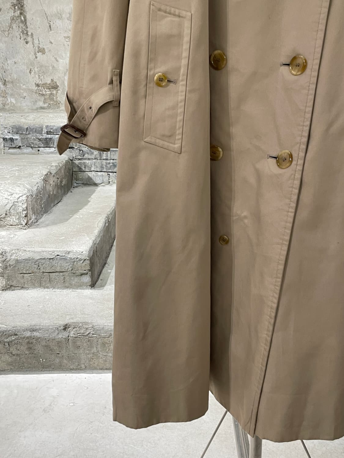 버버리 베이지 숄더 스트랩 코튼 벨티드 코트 상품이미지4