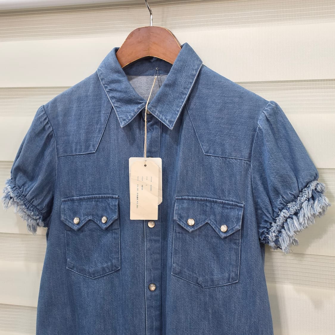 미사용품 Inpaichthys kerri 반팔 데님 롱셔츠- 우먼S 상품이미지2
