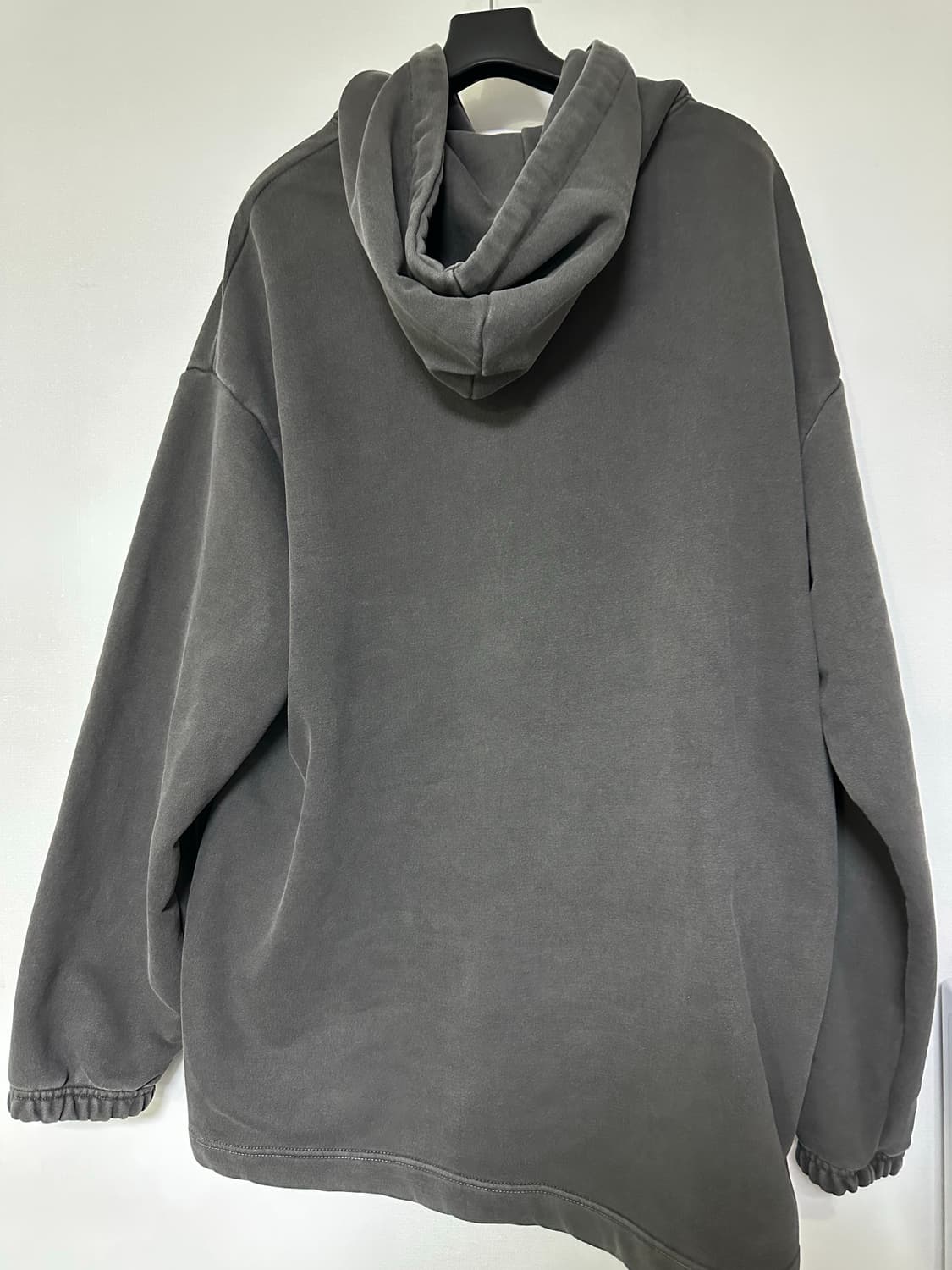 VENETUS 브랜드의 곰돌이 자수 오버핏 후드티 상품이미지3