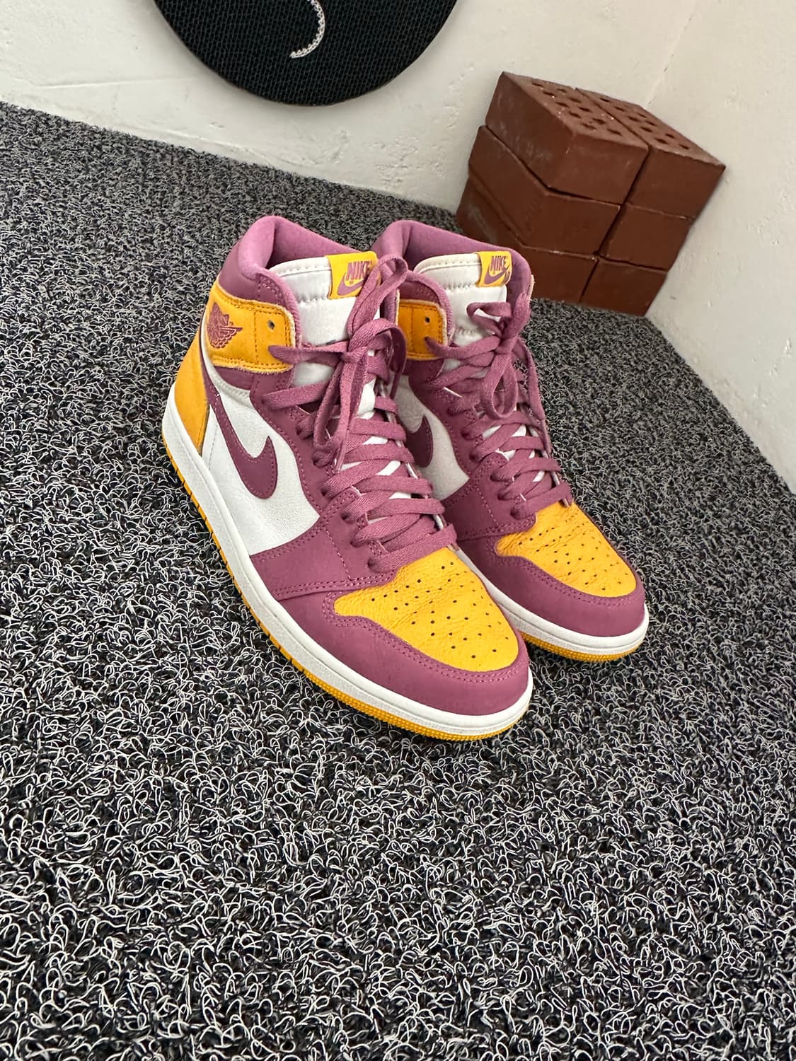 나이키 에어 조던 1 High 퓨전 레드 270 상품이미지2