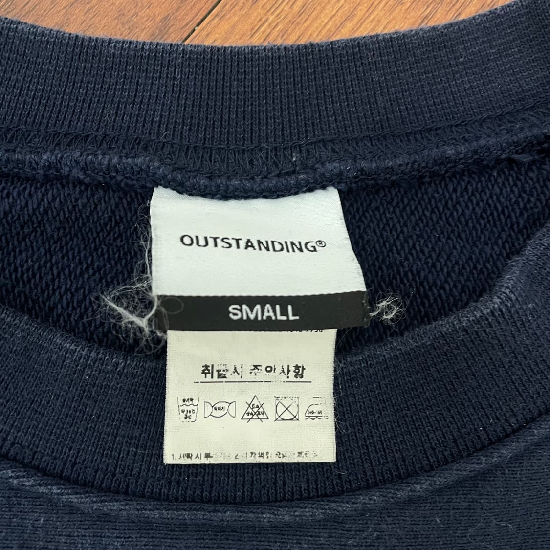 아웃스탠딩 홀리데이 오버핏 맨투맨  상품이미지3