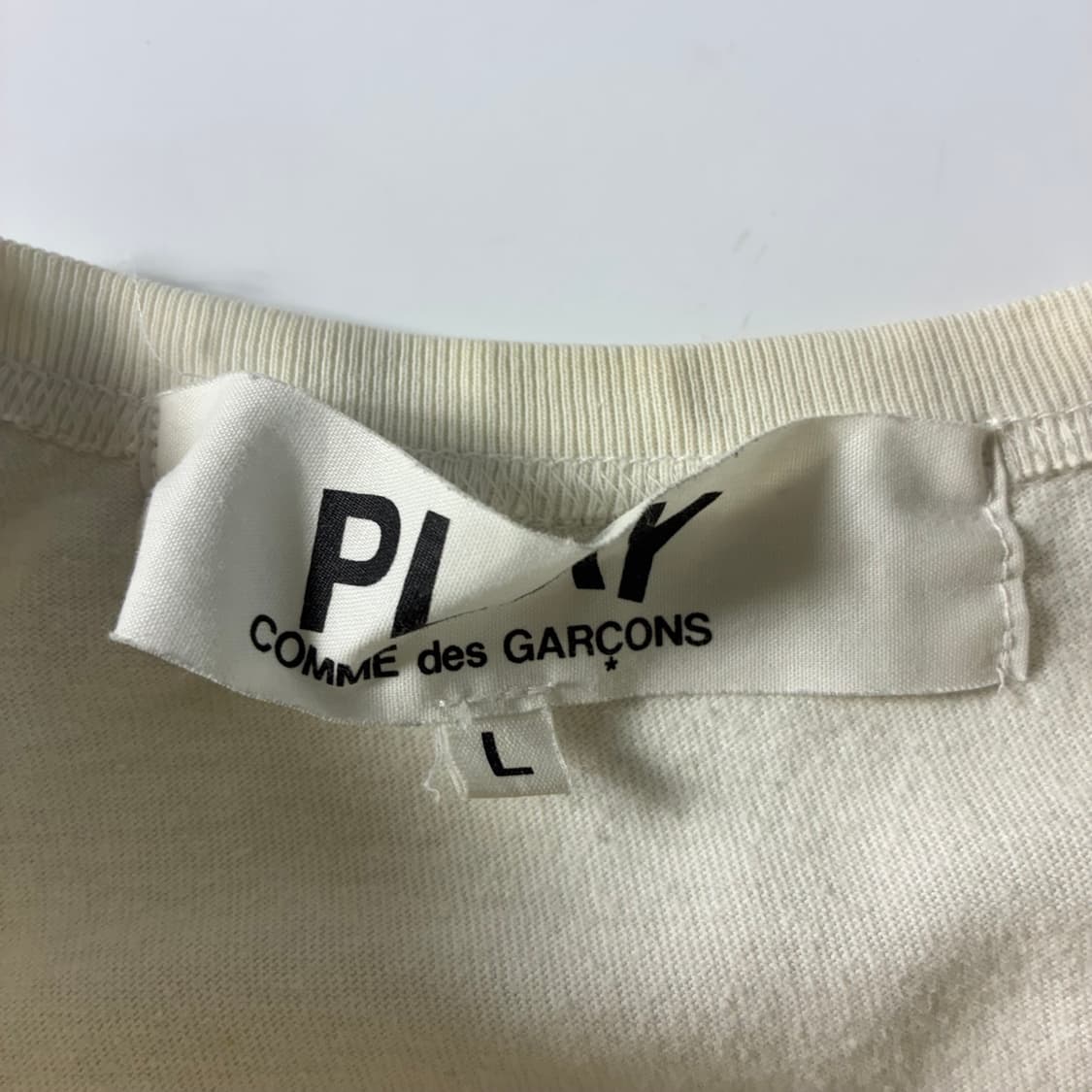 Comme des garcons  꼼데가르송 스몰하트 패치 화이트 반팔티 상품이미지3