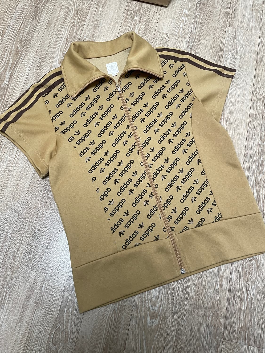 아디다스 땅콩 브라운 반팔 져지 상품이미지1