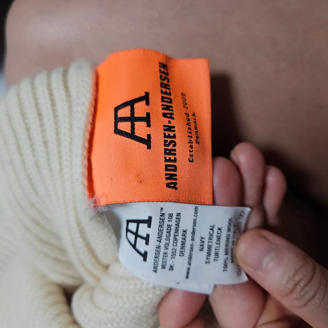 안데르센안데르센 네이비 터틀넥 아이보리색 상품이미지4