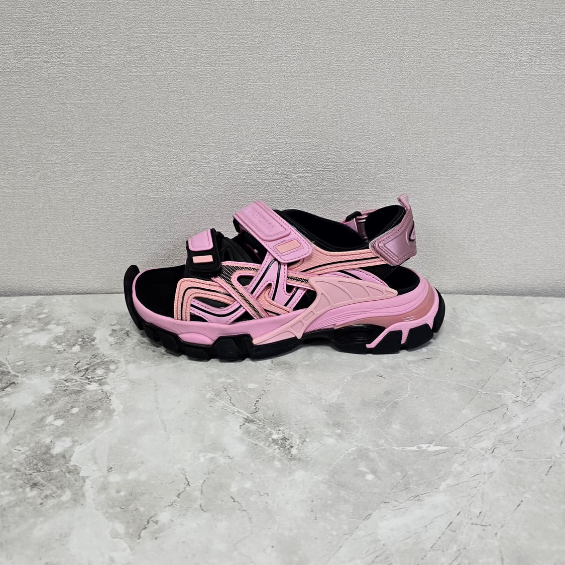 발렌시아가 트랙 샌들 핑크 35사이즈 225 230 판매 상품이미지1