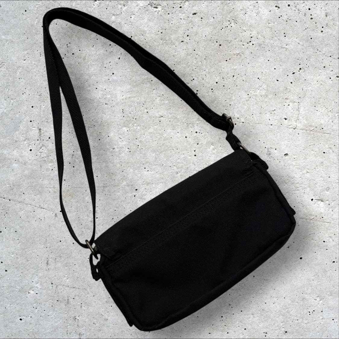 칼하트 블랙 미니 메신저백 상품이미지2