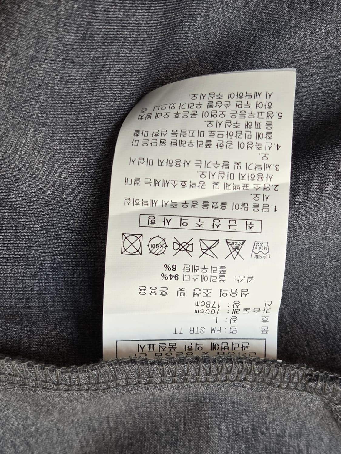 아디다스 남성 자켓 L사이즈입니다
- 색상은 회색입니다
- 소재는 폴리에 상품이미지4