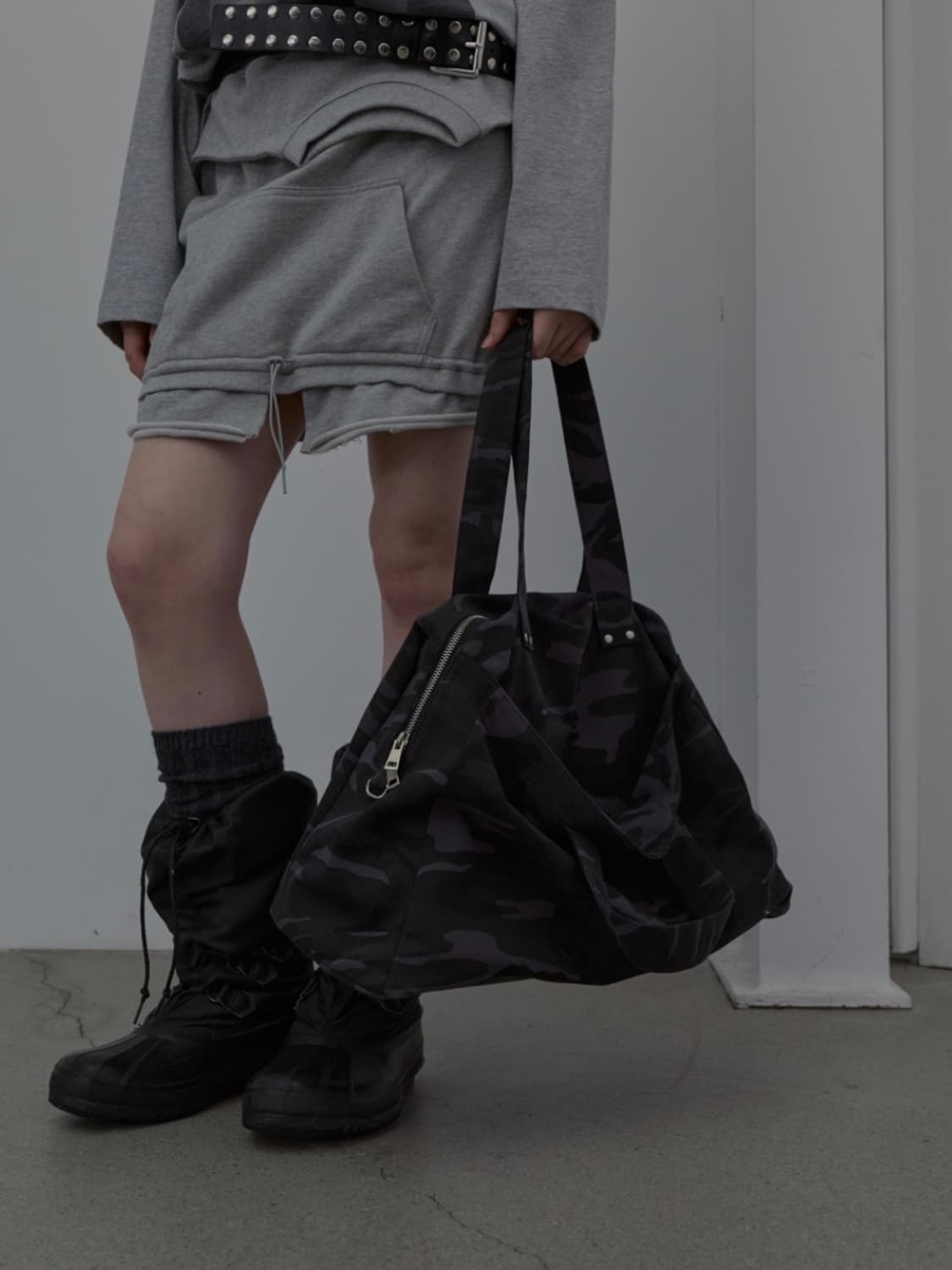 Layered camo tote bag dark grey 상품이미지1
