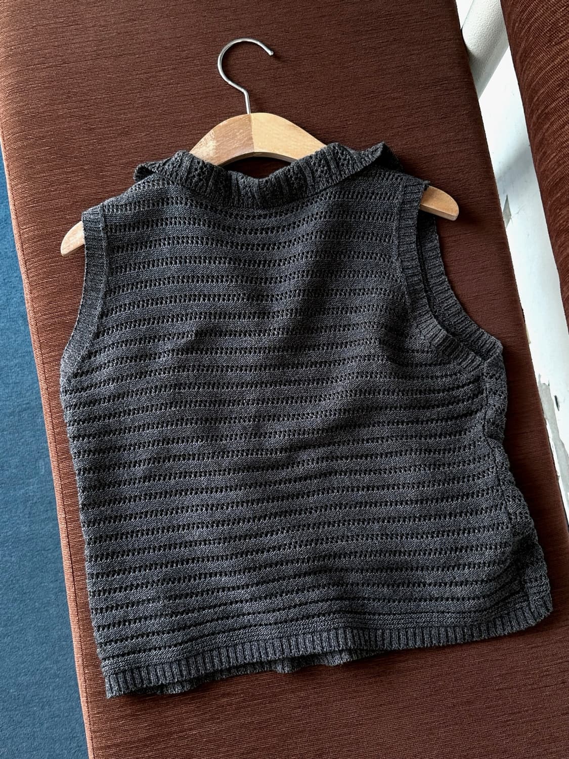Loose gauge knit fabric sleeveles top 상품이미지4