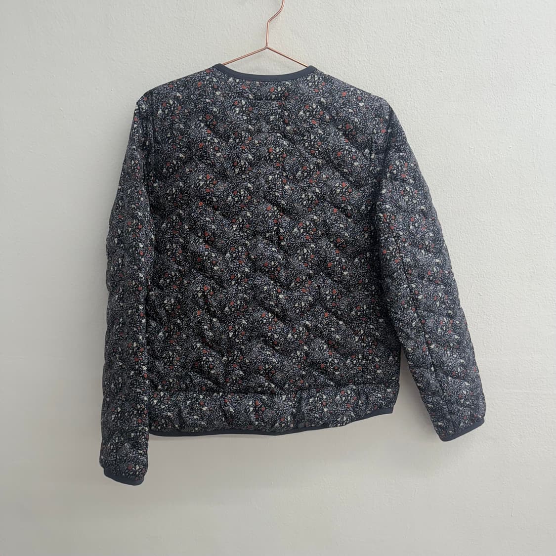 써스데이 아일랜드 플라워패턴 경량 점퍼 m (오리털) 상품이미지6