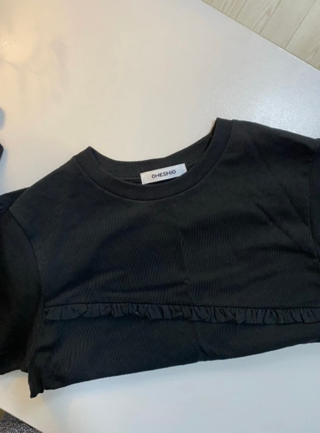 오헤시오 프릴 티셔츠 팔아요 상품이미지5