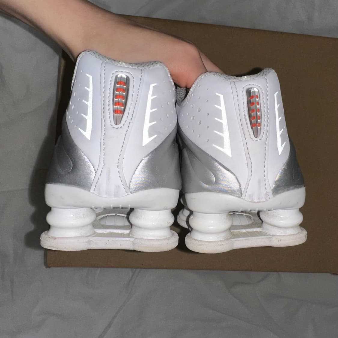 나이키 샥스 R4 화이트 메탈릭 실버 상품이미지3