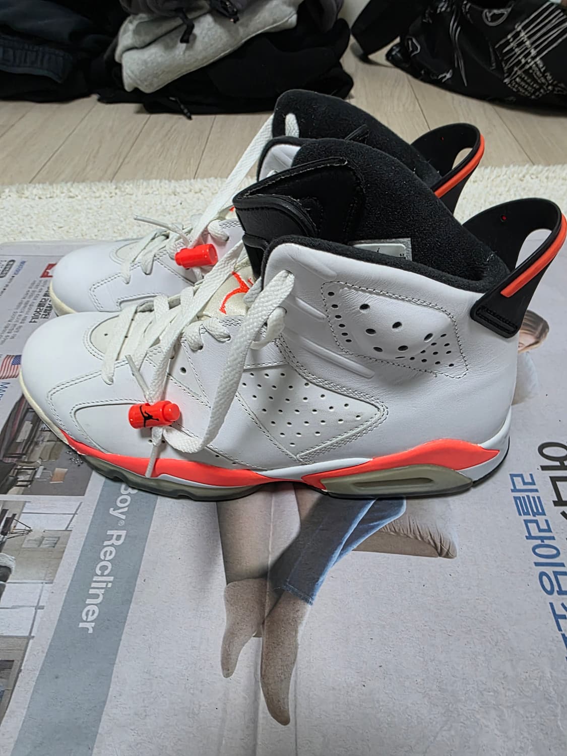 조던6 레트로 인프라레드 260mm 판매합니다. 상품이미지4