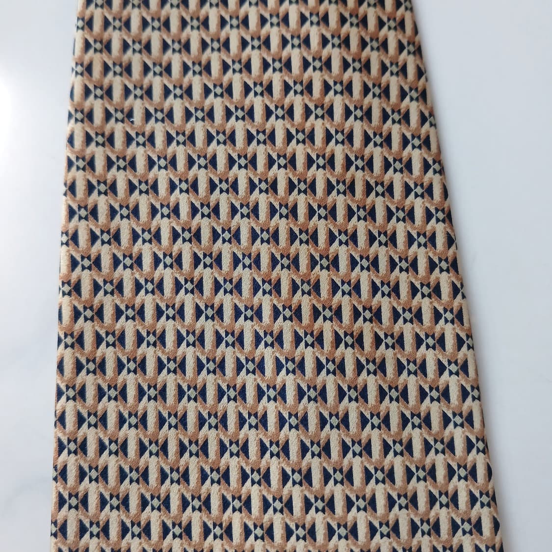 던힐 실크 골드 패턴 넥타이 10cm B등급 A19320
 상품이미지10