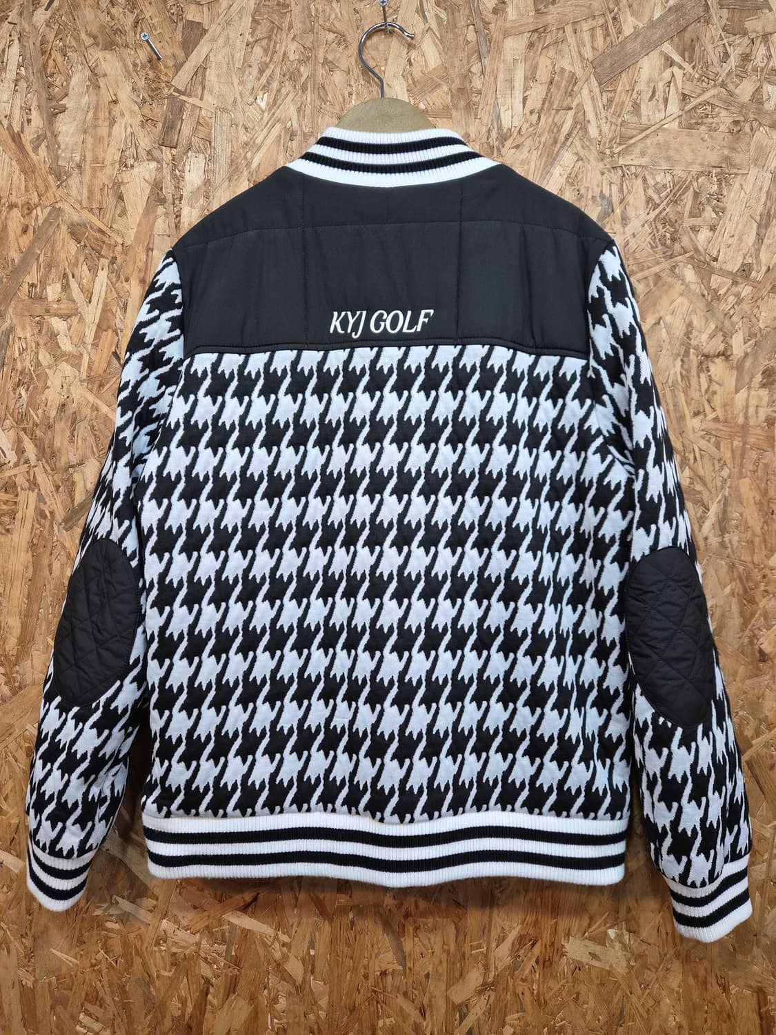 KYJ GOLF의 하운드투스 퀼팅 점퍼
사이즈 105 상품이미지3