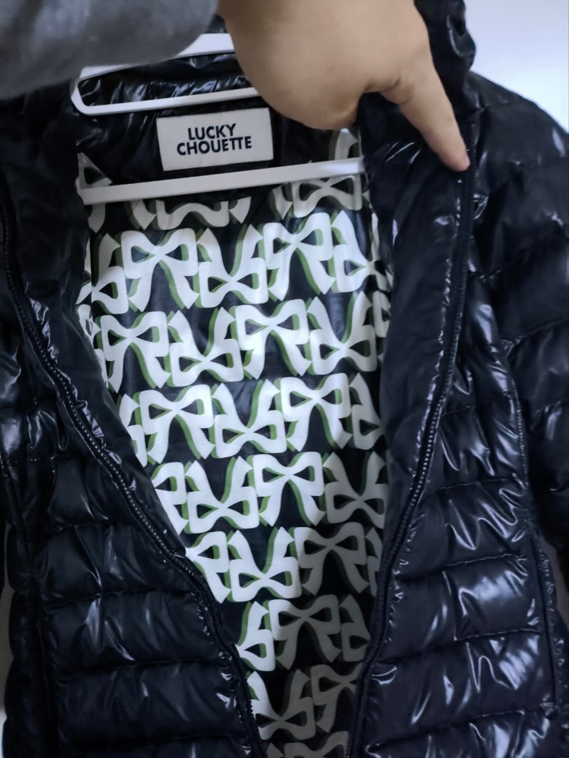 36 럭키슈에뜨 글로시 푸퍼 유광 숏패딩 상품이미지4