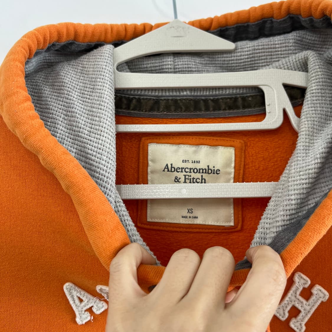 아베크롬비 딱붙핏 자수로고 오렌지 후드티 상품이미지5
