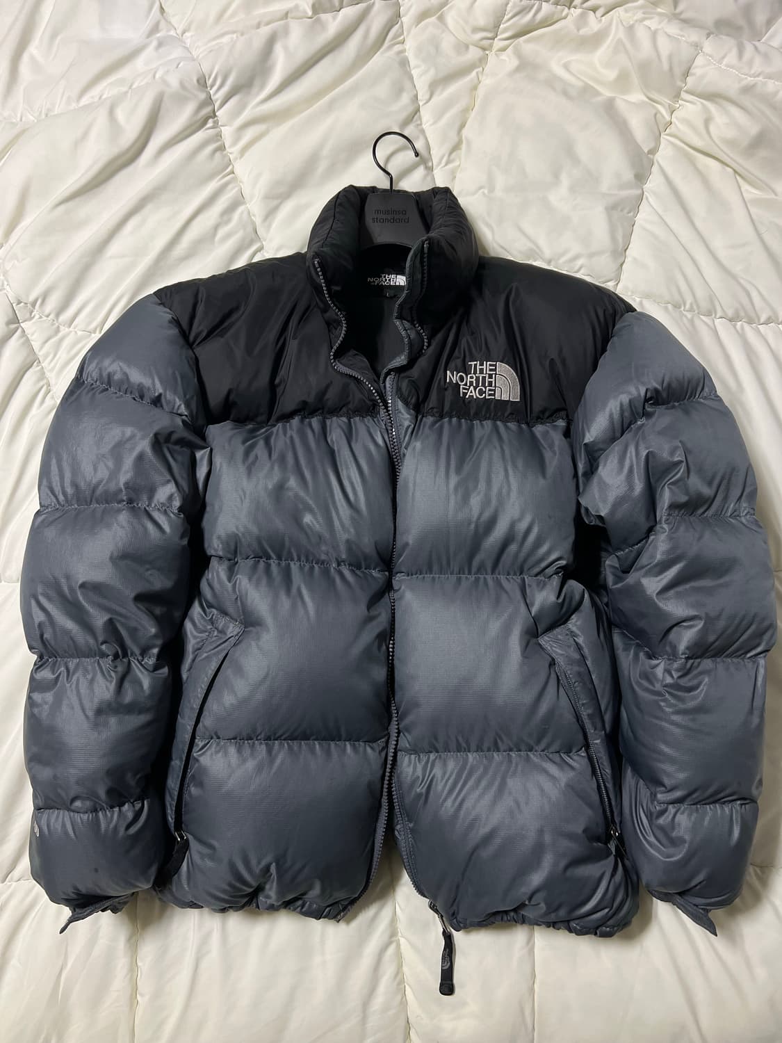 노스페이스 눕시 700 그레이 기리보이 착용 상품이미지1