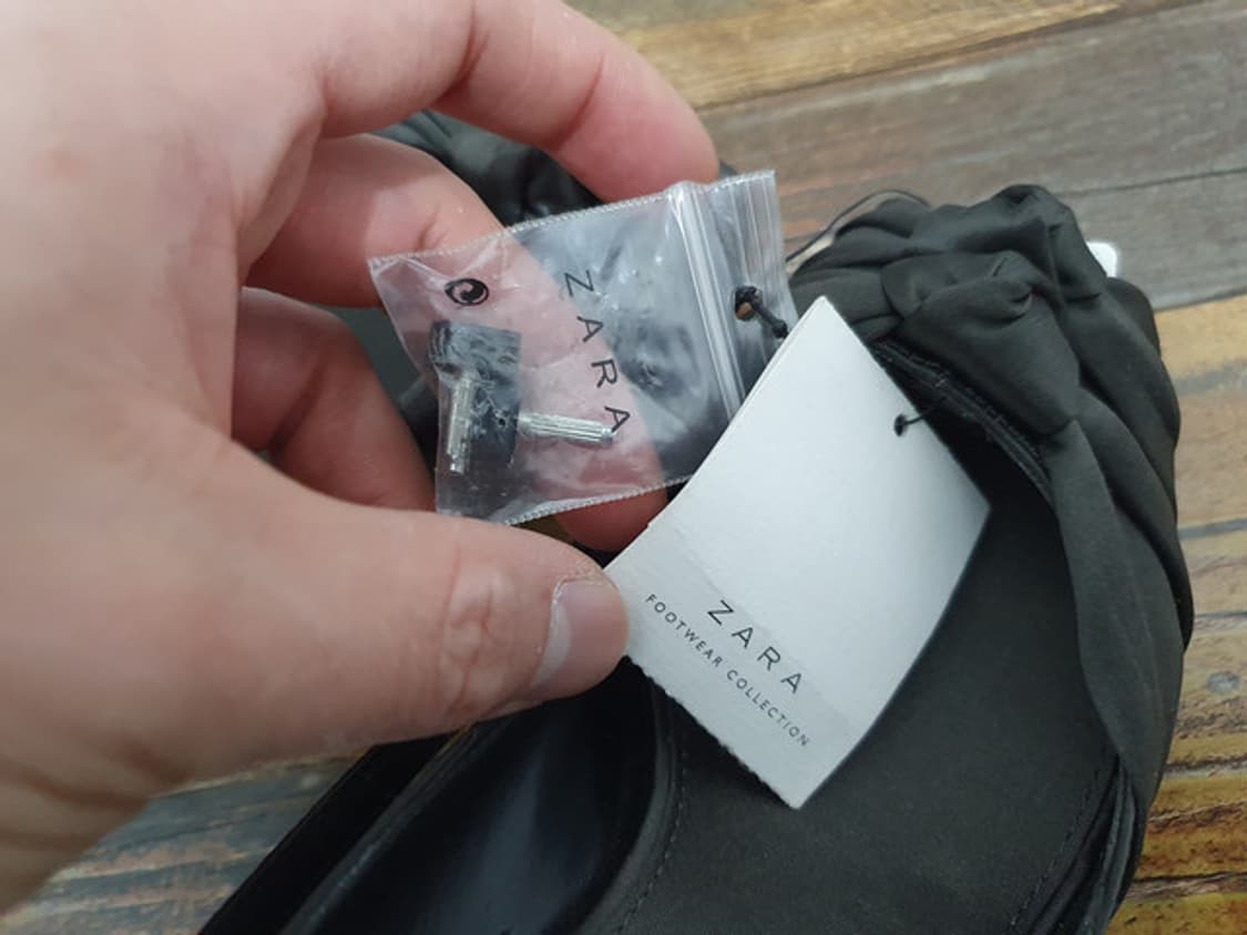 ZARA 블랙 새틴 힐 펌프스 새상품 (240MM) 상품이미지10