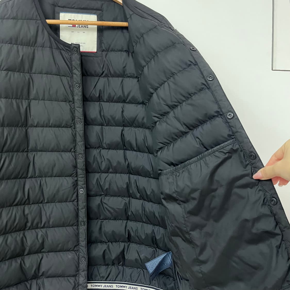 타미힐피거 블랙 경량패딩 자켓 상품이미지5
