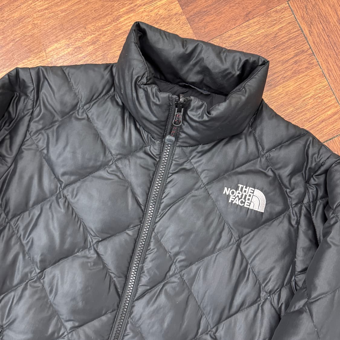 여성용 S 노스페이스 600 블랙 퀼티드 경량 패딩 자켓  상품이미지3