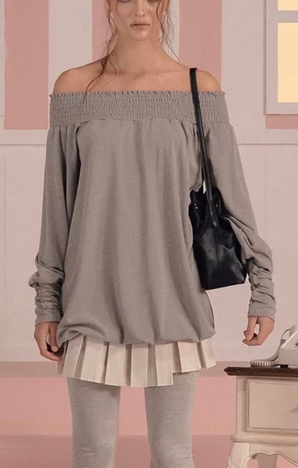 쓰리타임즈 벨 셔링 탑 오프숄더 그레이  상품이미지1
