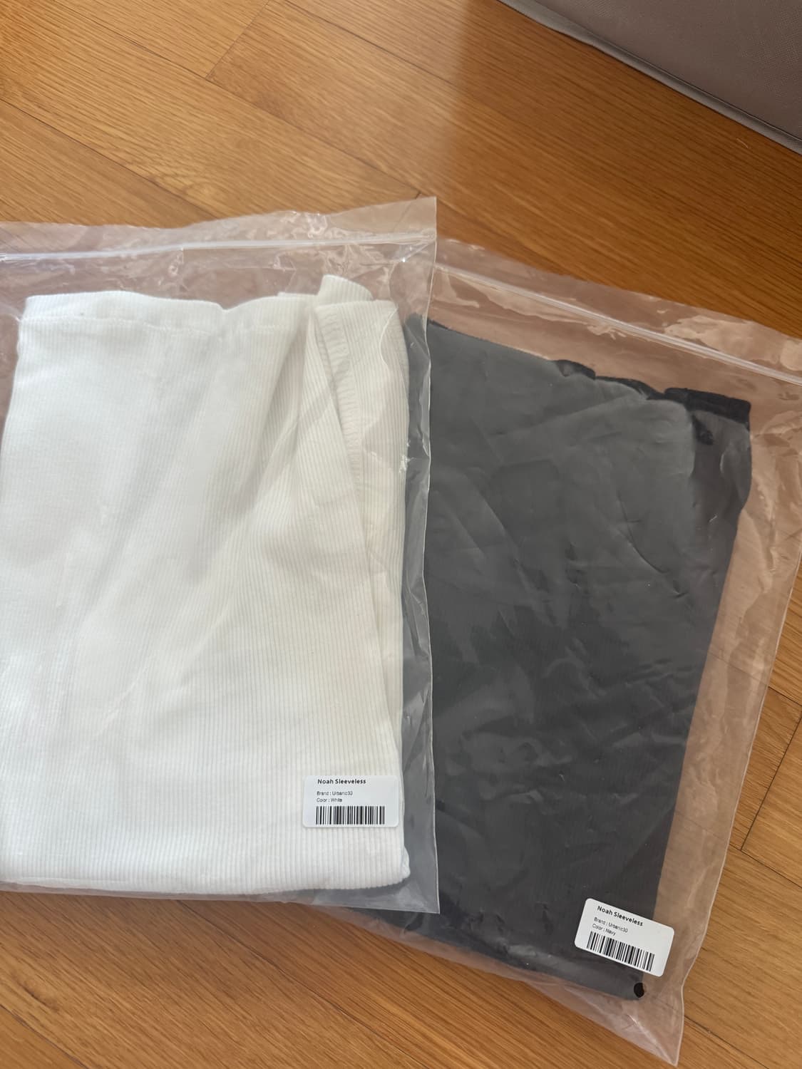 Urbanic30 Noah sleeveless 화이트.네이비 팝니다 상품이미지2