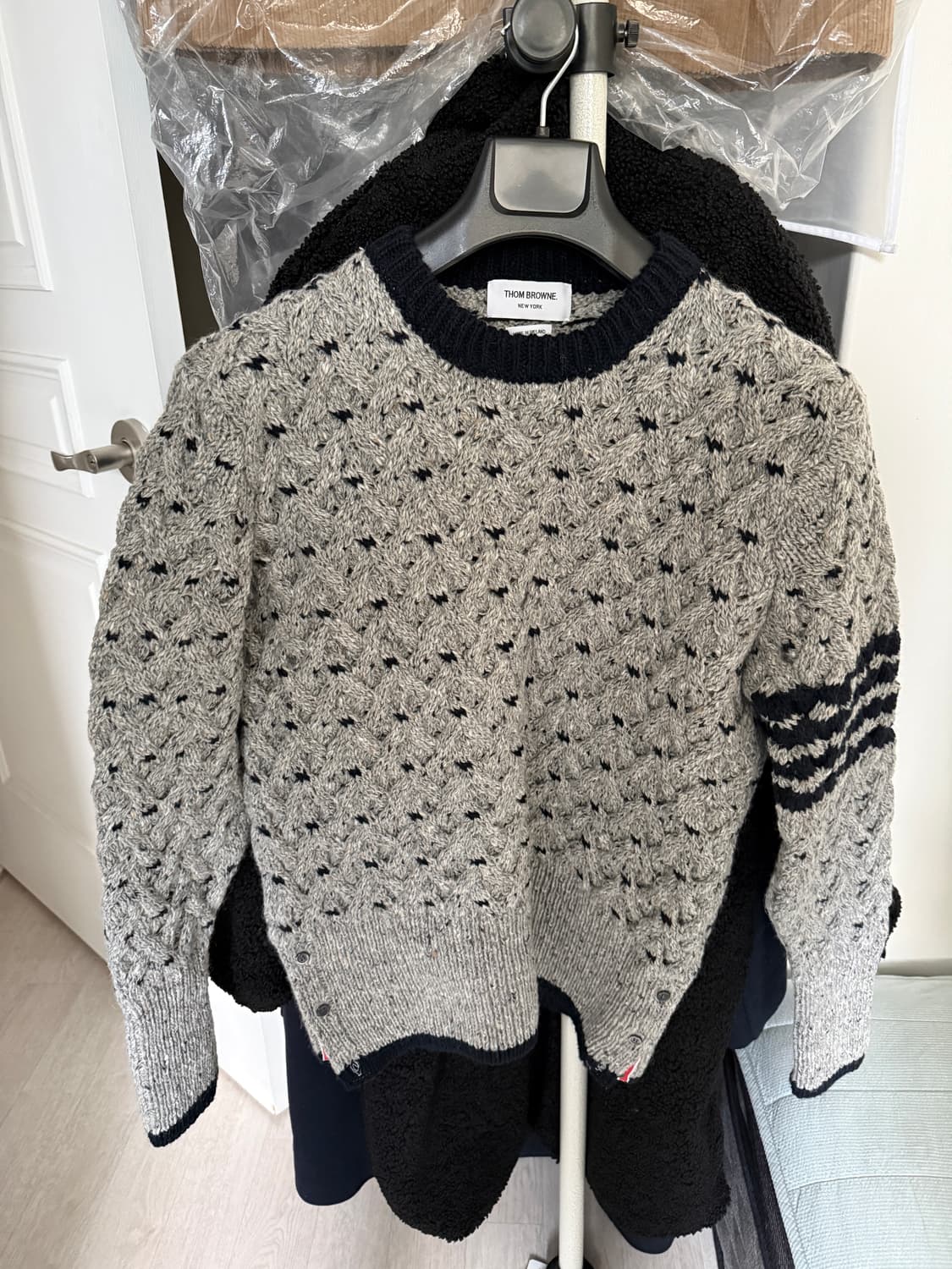 톰브라운 모헤어 니트 상품이미지1