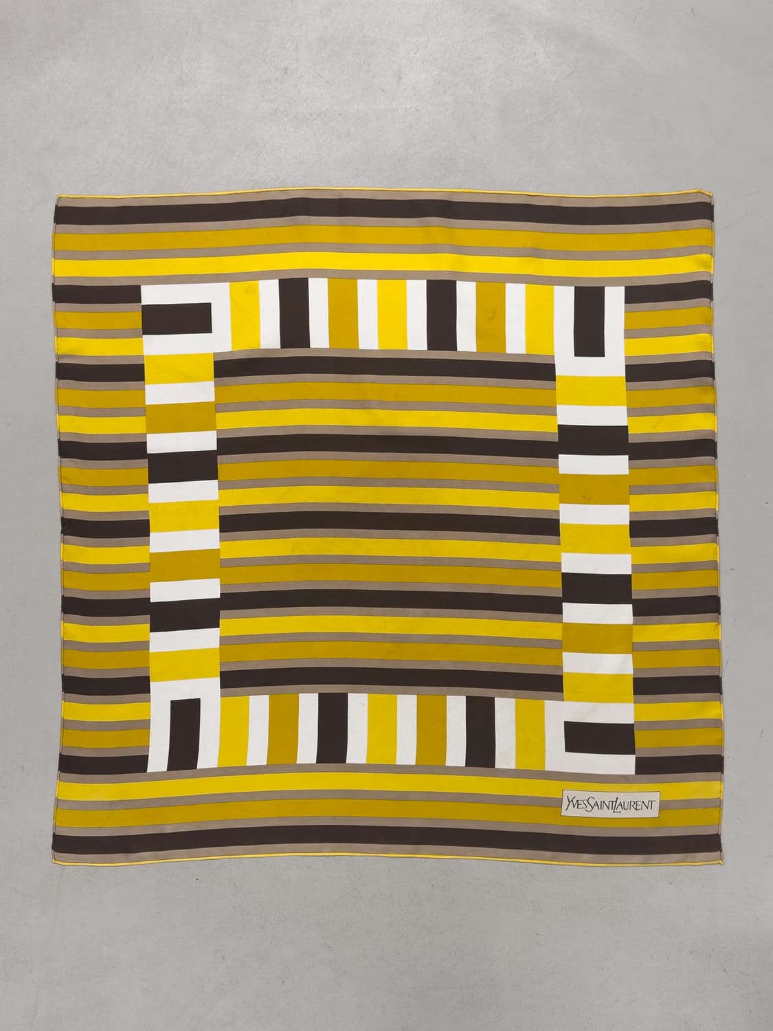 입생로랑 스카프 상품이미지2