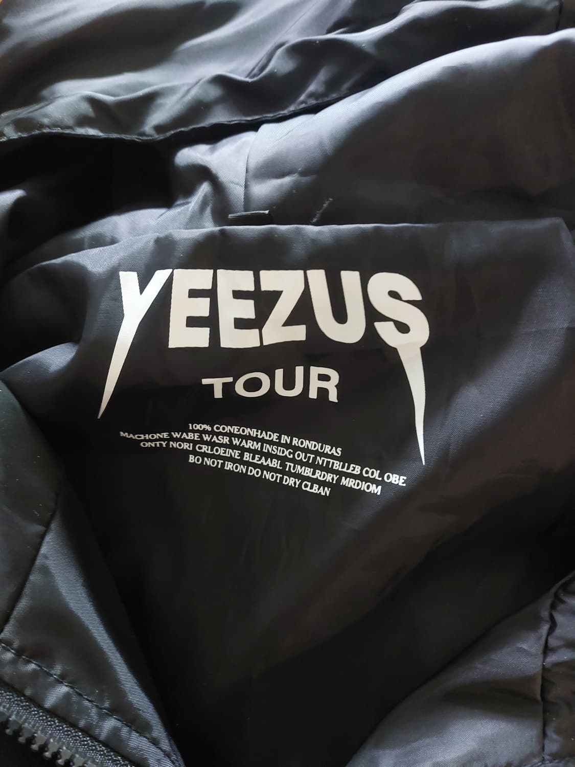 이지시즌1 yeezus투어 바람막이 공식머천 상품이미지4