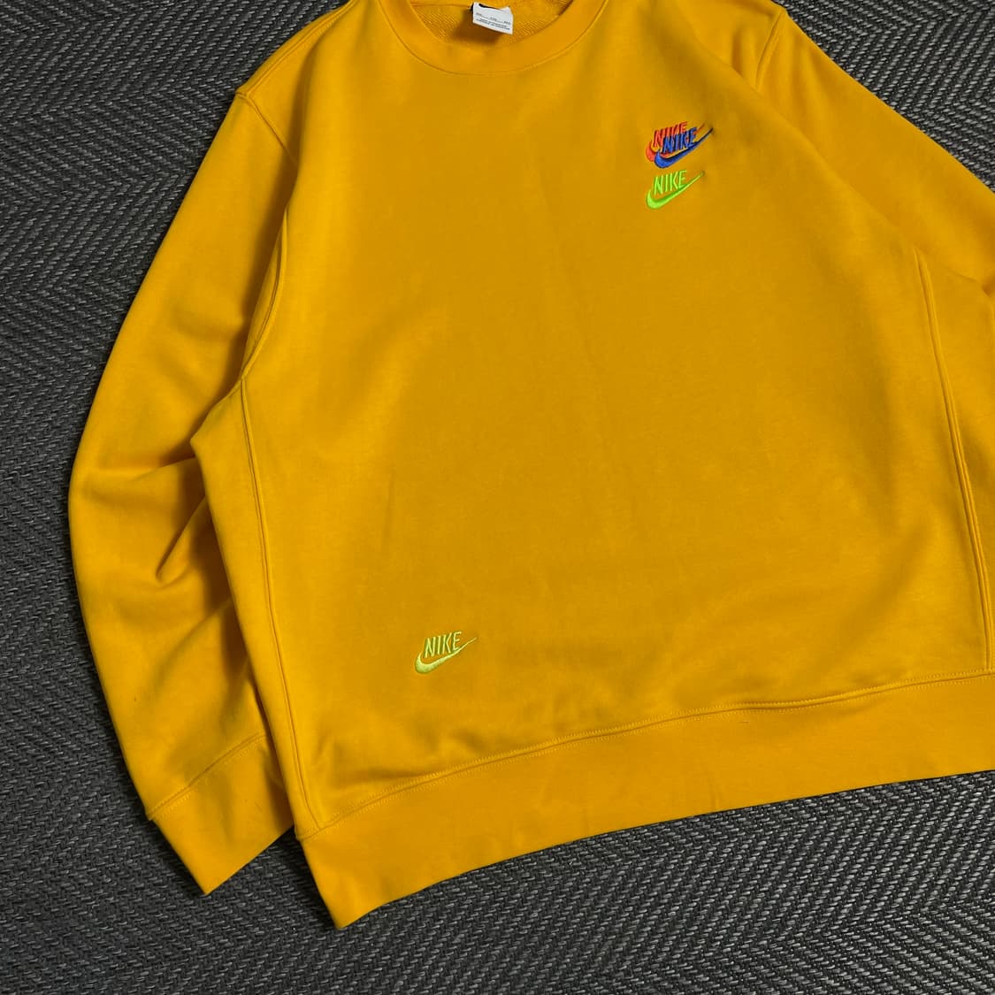 나이키 NSW 퓨추라 멀티 스우시 프렌치 테리 맨투맨 옐로우y 4855 상품이미지4