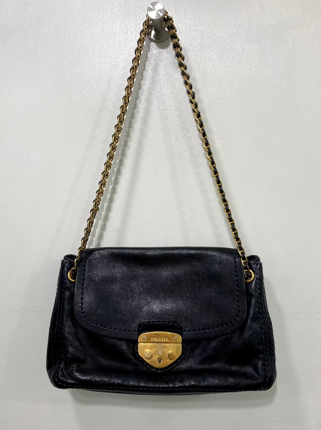 프라다 금장 체인 숄더백 상품이미지1