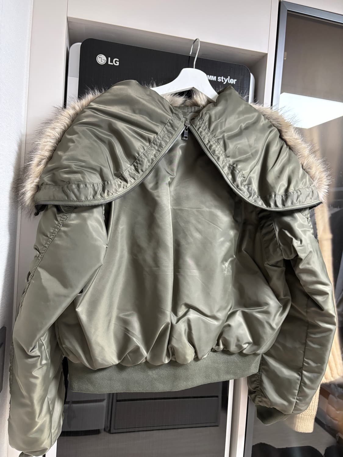 올드런드리 ezek 퍼 봄버 N2B 다운재킷 카키 상품이미지5