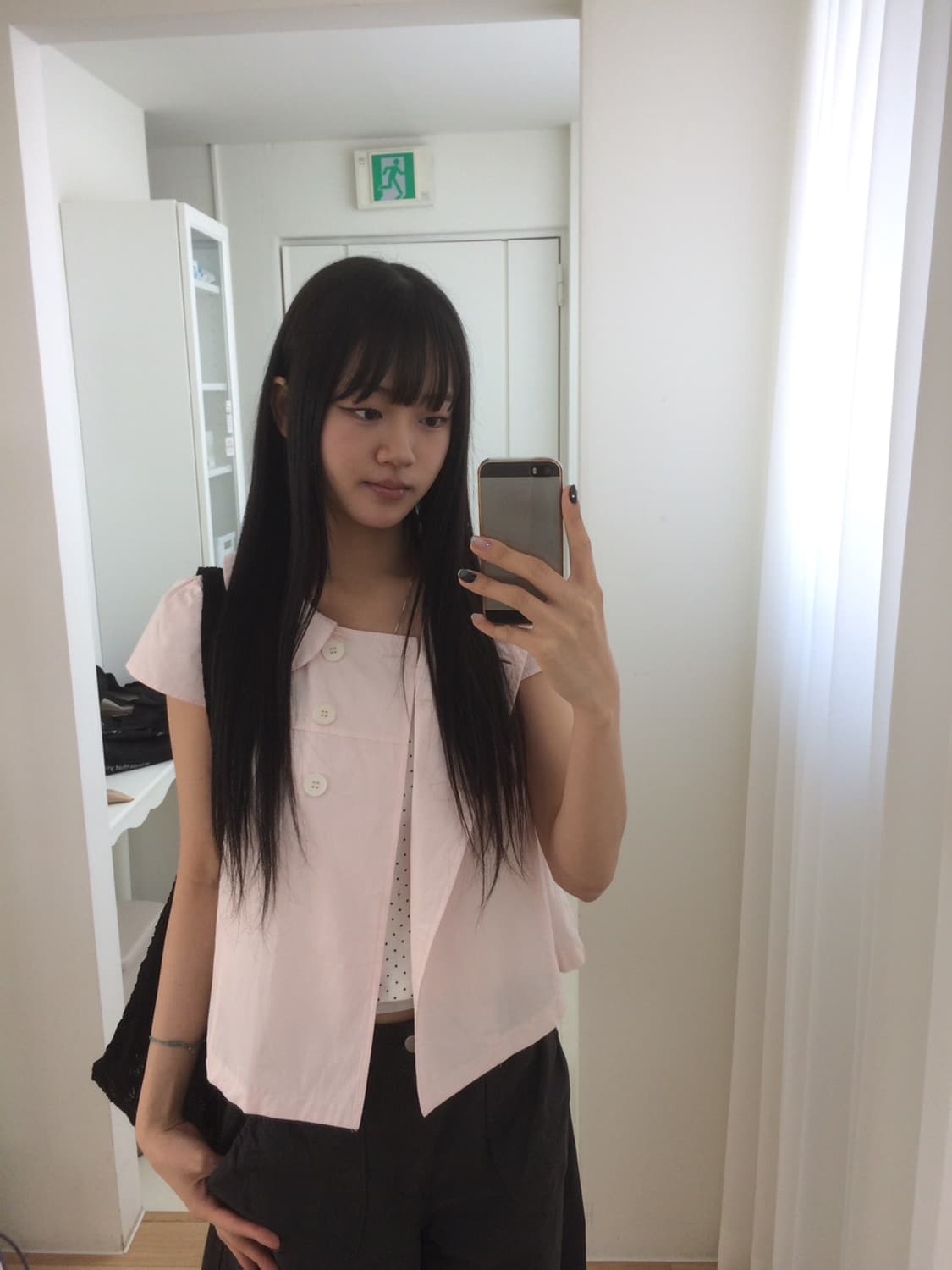 모브앤로지 연핑크 캡 둥근 카라 더블버튼 절개 반팔 셔츠 상품이미지1