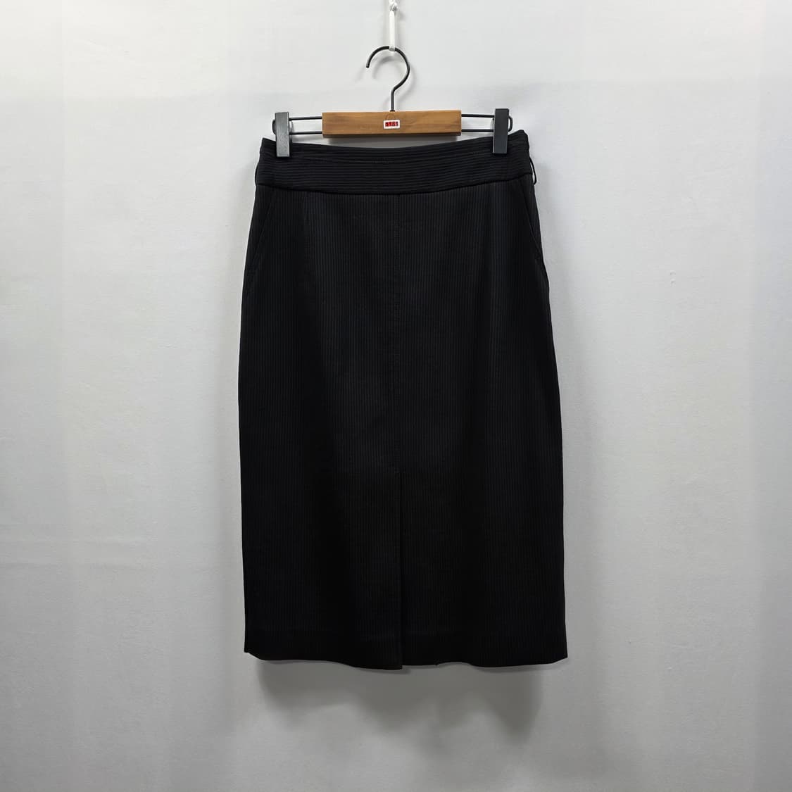 1181 미샤 MICHAA 블랙 스트라이프 스커트 70-91 / 앞트임 상품이미지1